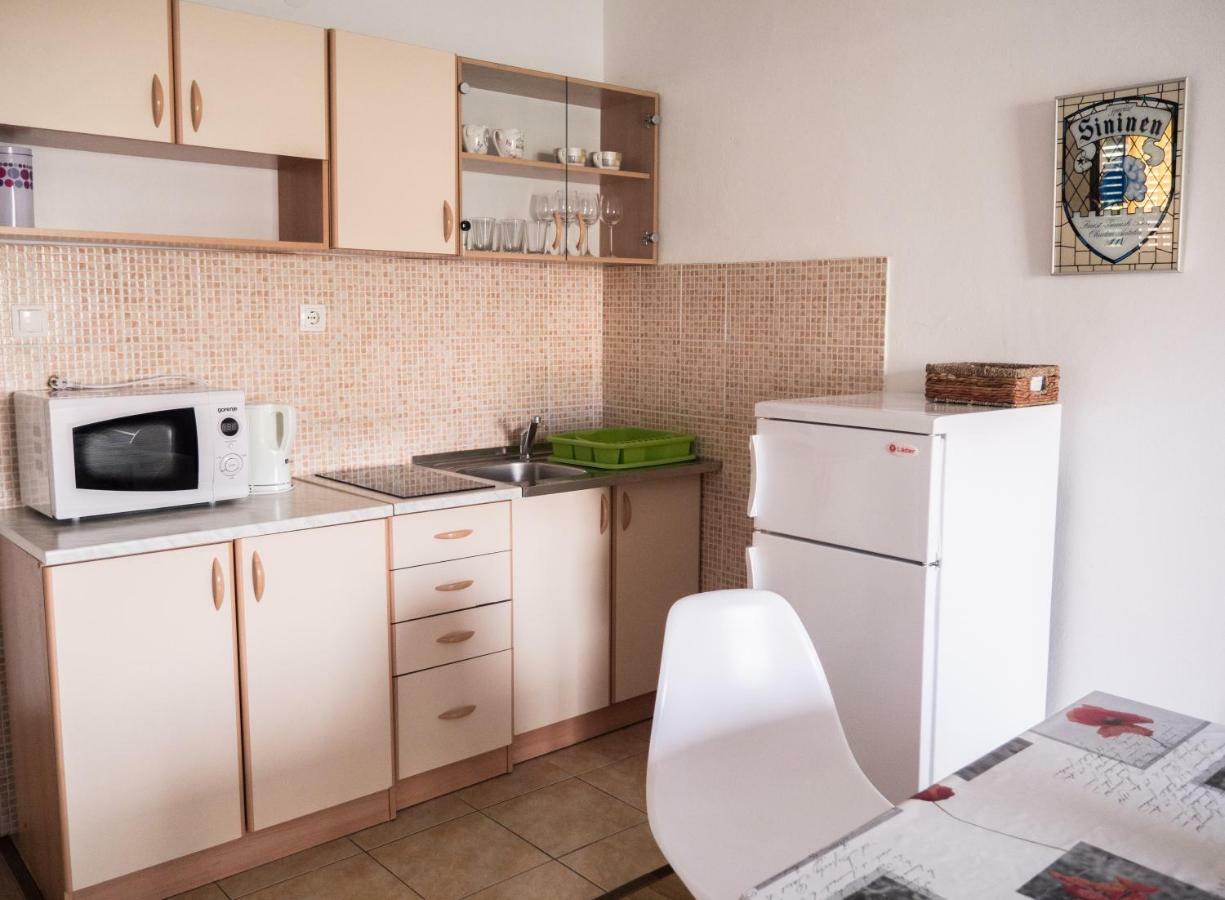 Apartments Boki Паг Екстериор снимка